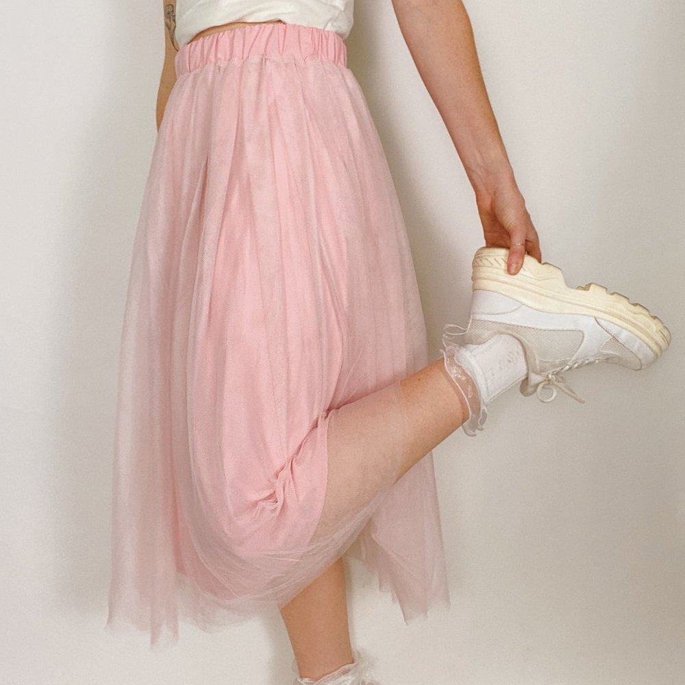 Boutique Bubble Gum Pink Tulle Midi Skirt, size M